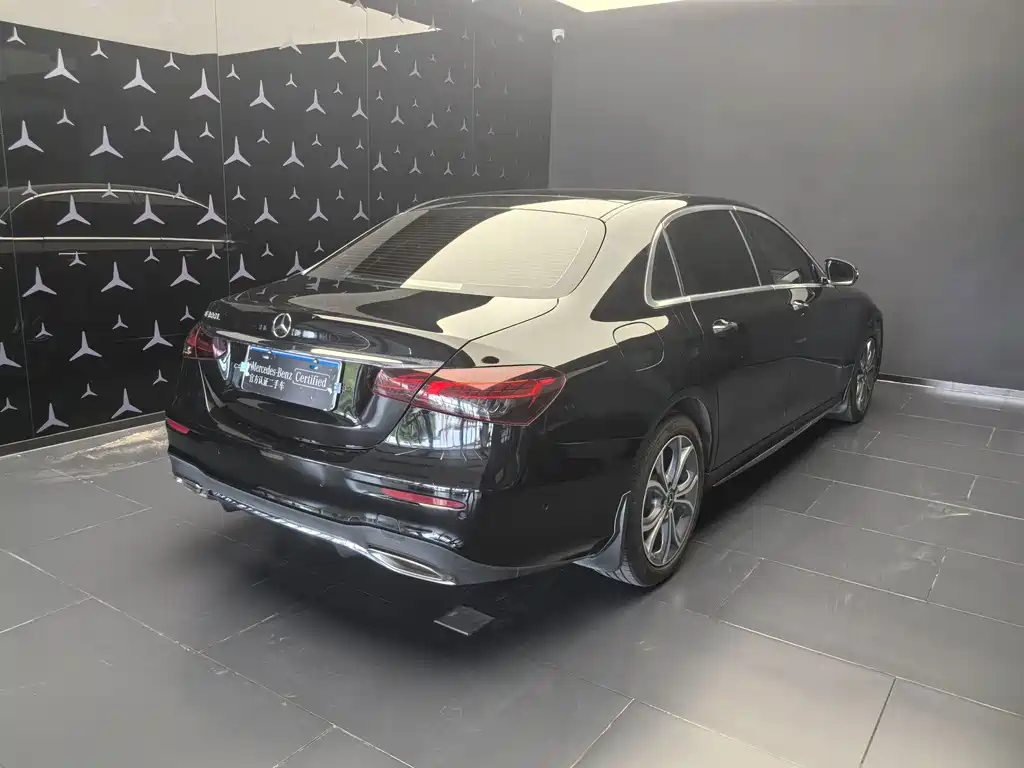 Mercedes-Benz E-Class — миниатюра 4