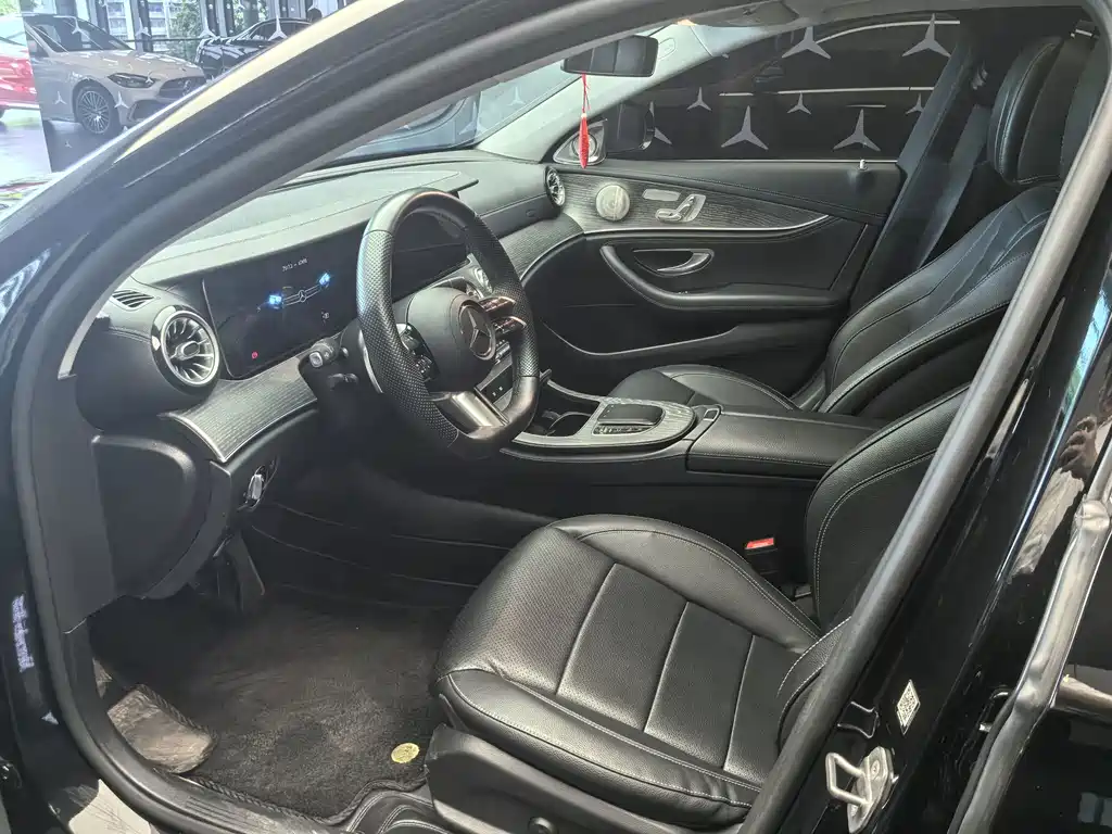 Mercedes-Benz E-Class — миниатюра 13