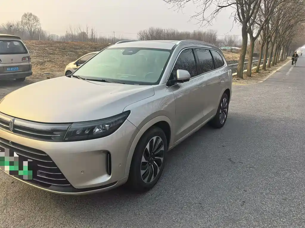 AITO M7 2022 1.5T 4WD Luxury Edition