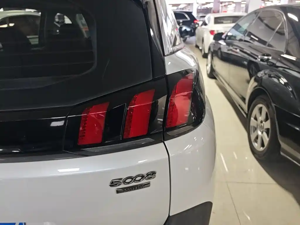 Peugeot 5008 — миниатюра 8