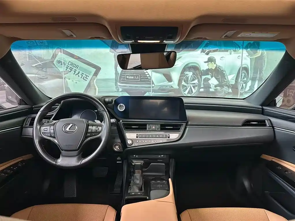 Lexus ES 2021 200