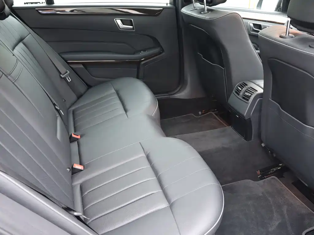 Mercedes-Benz E-Class — миниатюра 12