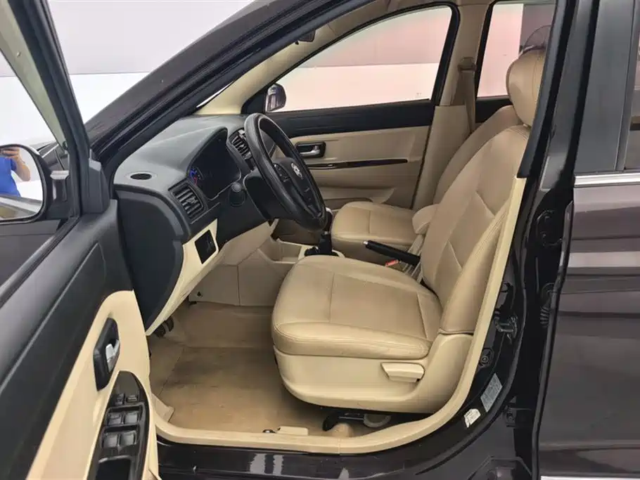 Dongfeng 370 2016 1.5L MT Comfort 7 мест