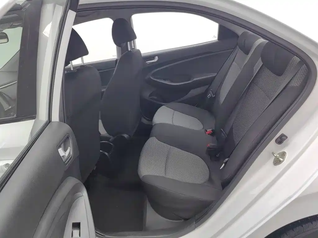Hyundai Verna — миниатюра 15