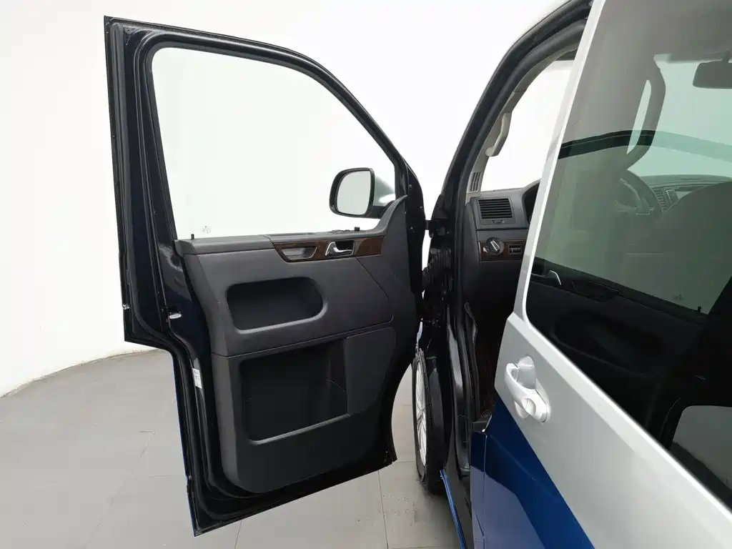 Volkswagen Multivan — миниатюра 8