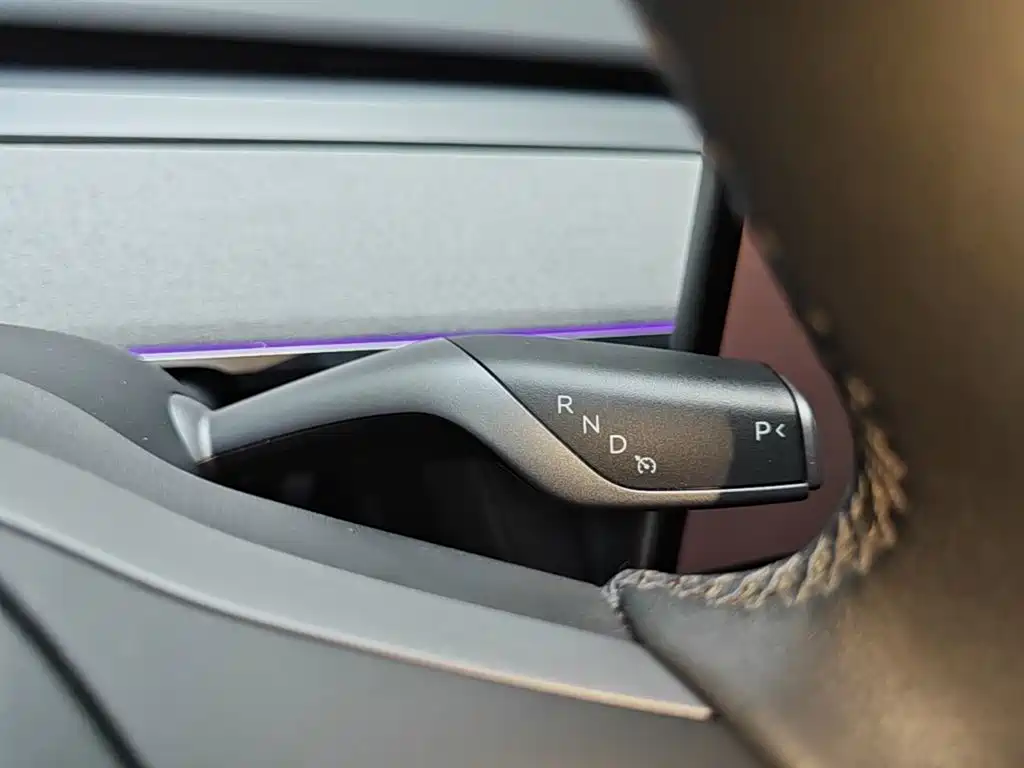 Tesla Model Y — миниатюра 14