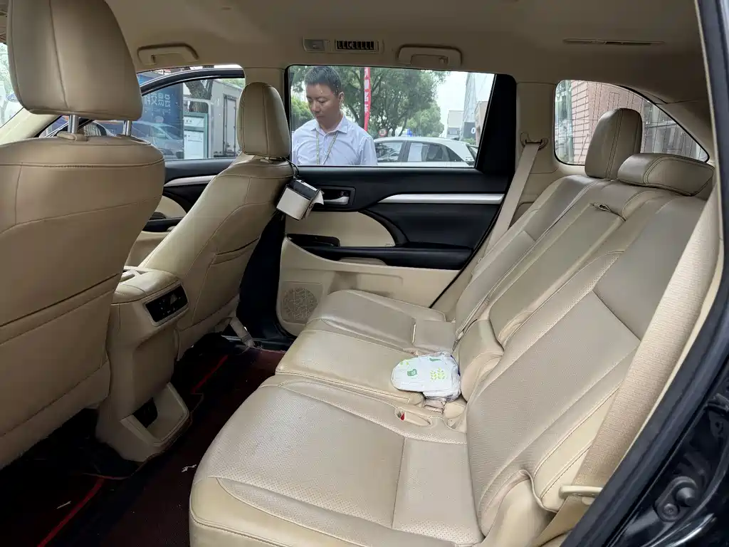 Toyota Highlander 2018 2.0T Elite 7 мест V