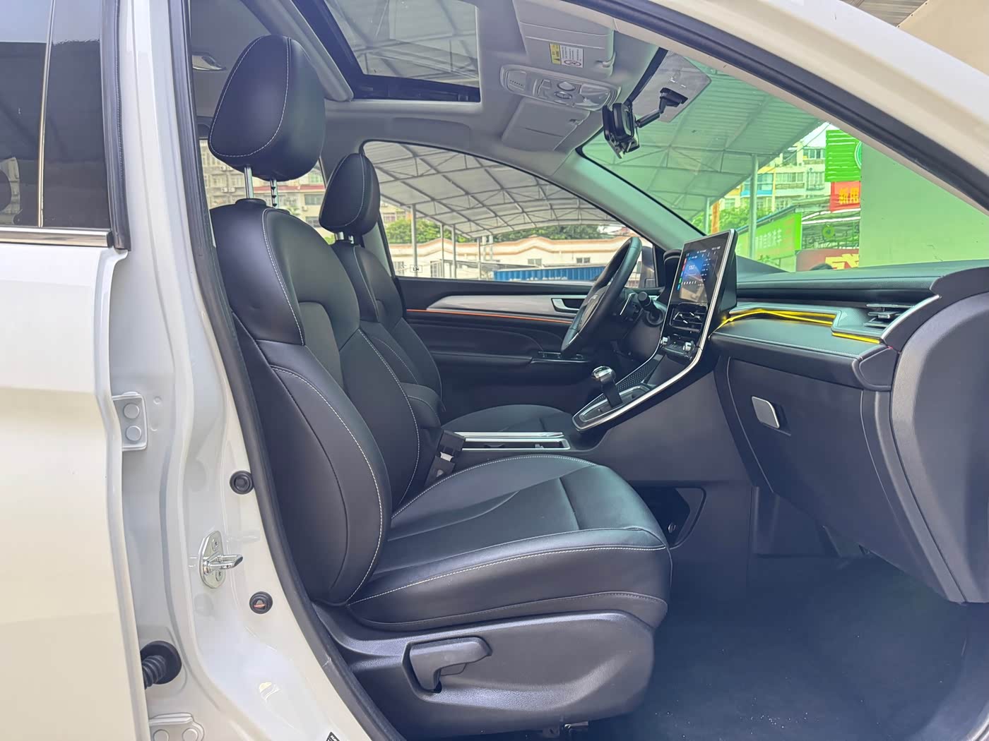Haval Haval M6 1.5 л 2023 г. Белый, пробег 41000 км