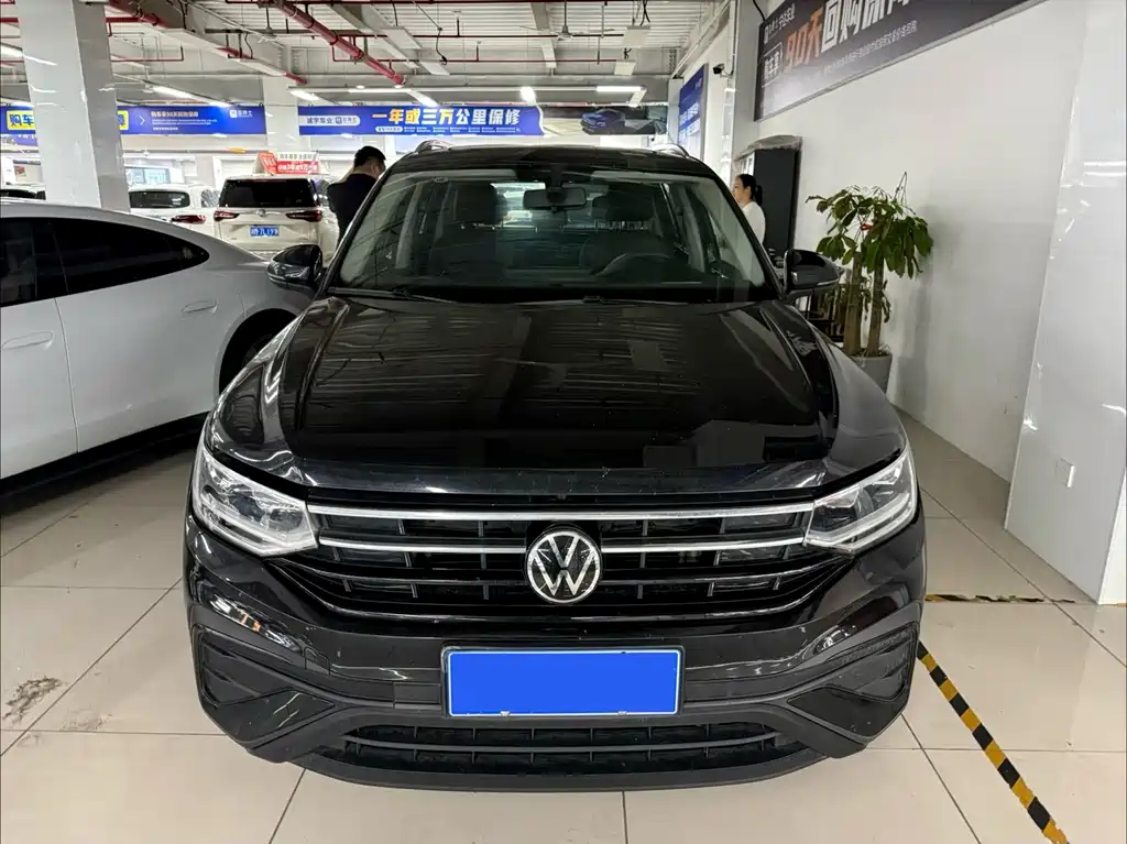 Volkswagen Tiguan L — миниатюра 2
