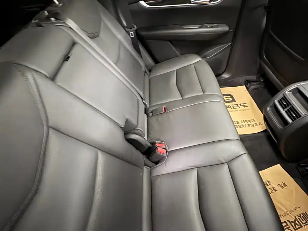 Cadillac XT5 — миниатюра 11