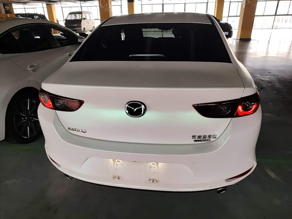 Mazda Mazda3 Axela 2.0 л 2024 г. Белый, пробег 16700 км