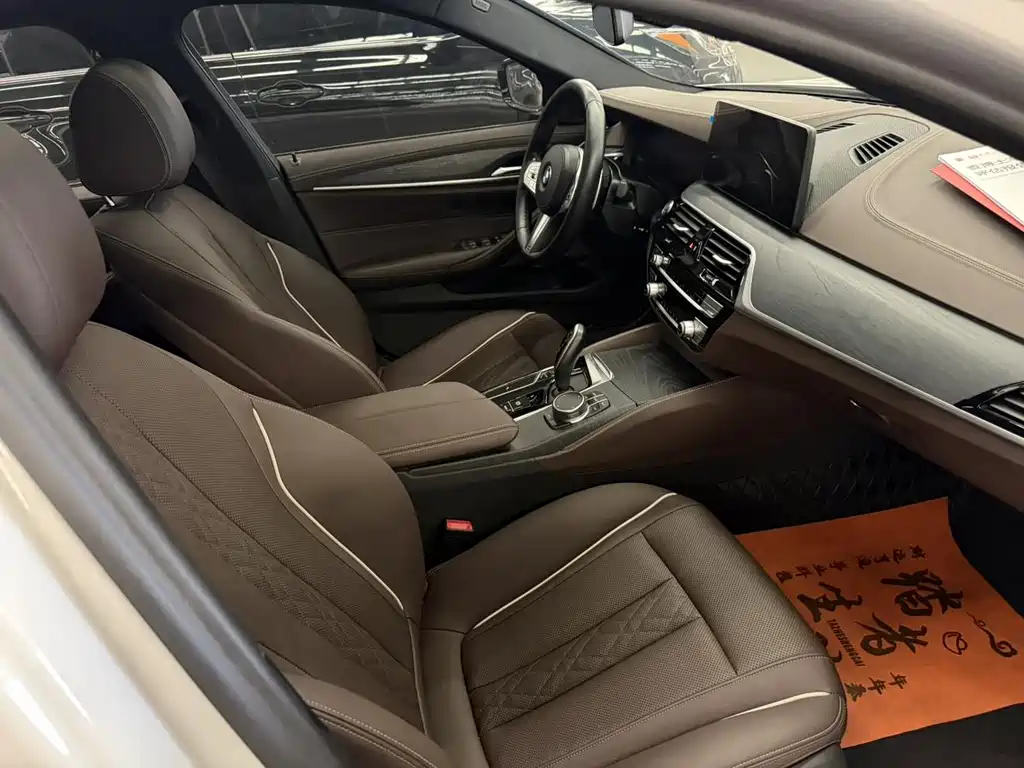 BMW 5 Series — миниатюра 7