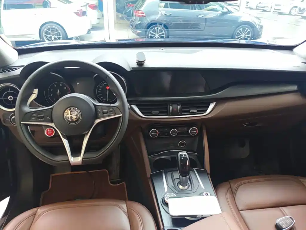 Alfa Romeo Stelvio — миниатюра 10