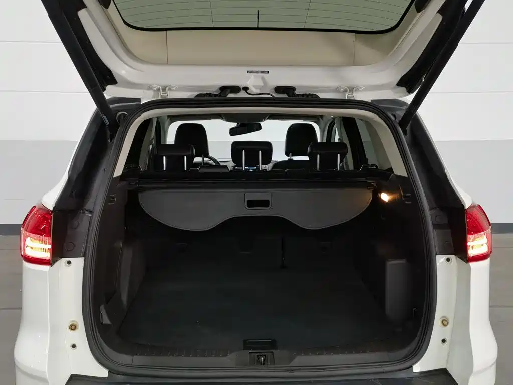 Ford Kuga — миниатюра 16