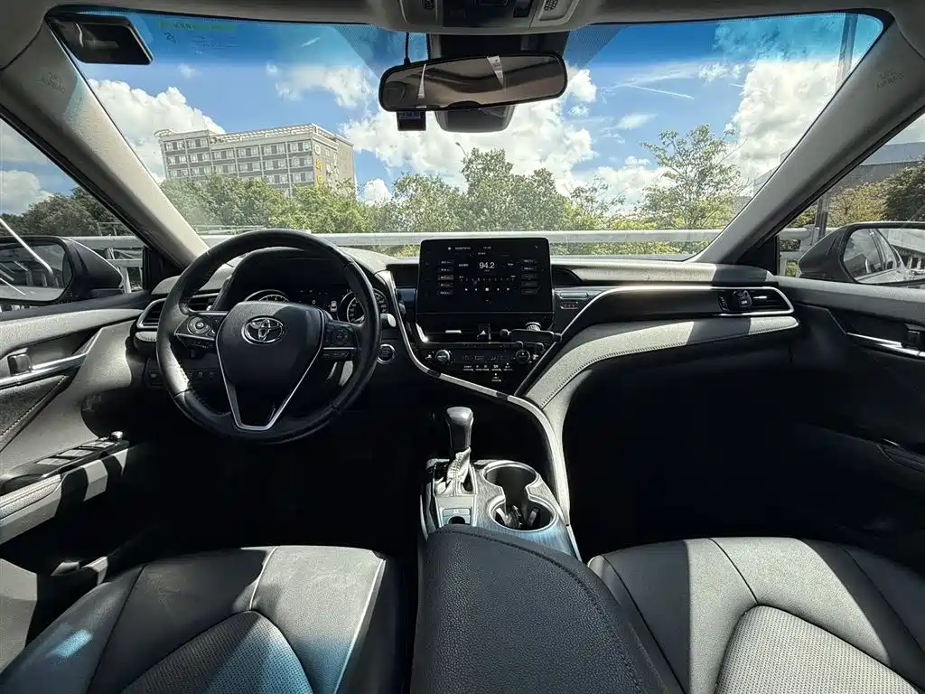 Toyota Camry 2021 2.0G Luxury
