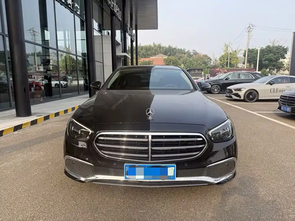 Mercedes-Benz E-Class — миниатюра 3