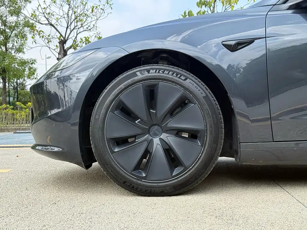 Tesla Model 3 — миниатюра 15