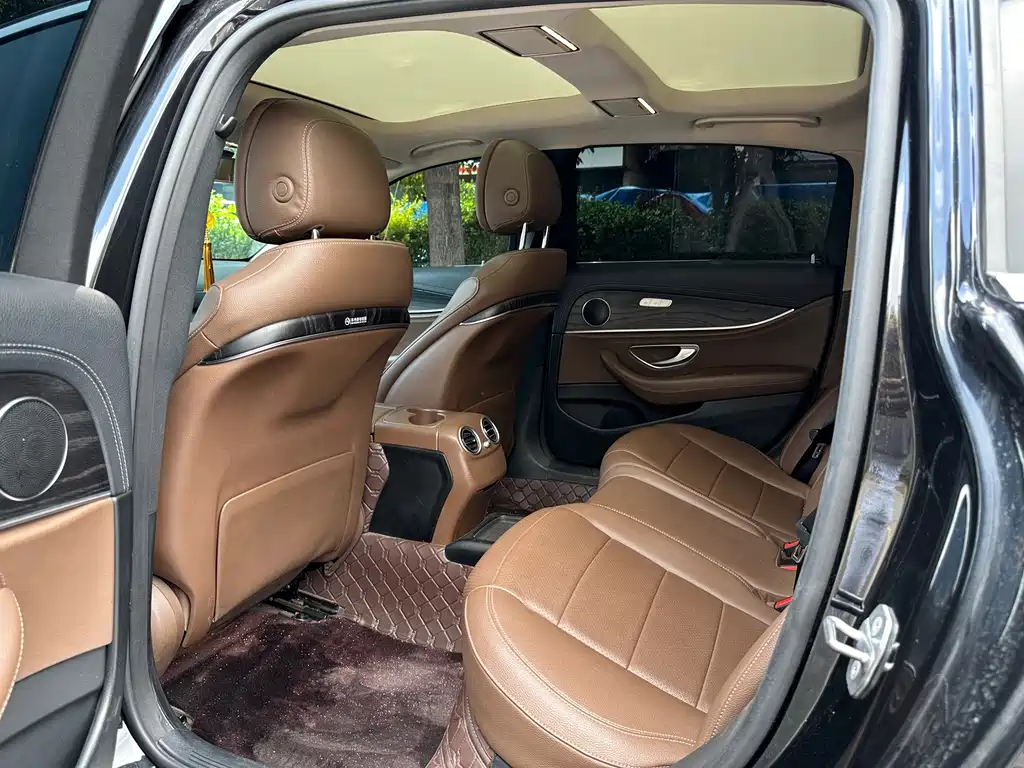 Mercedes-Benz E-Class — миниатюра 5