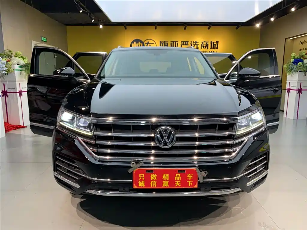 VOLKSWAGEN TOUAREG