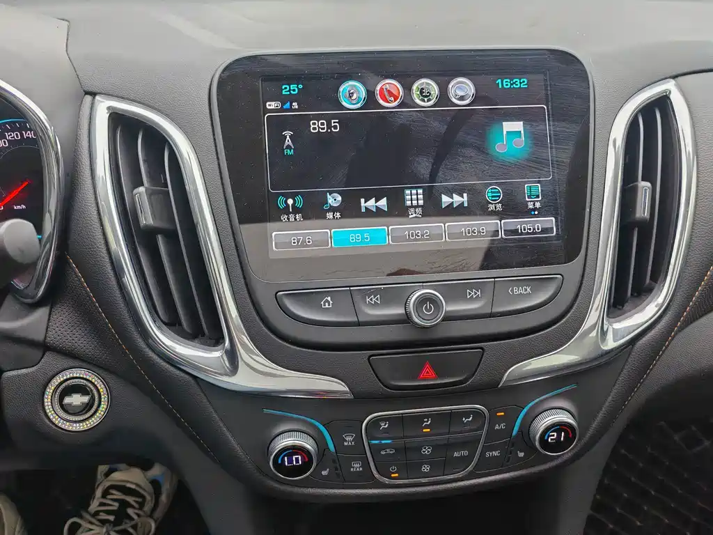 Chevrolet Equinox — миниатюра 18