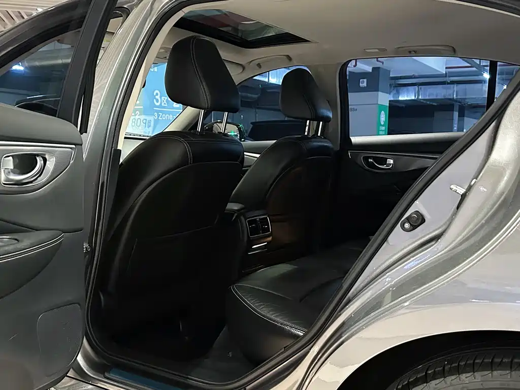 INFINITI Q50L
