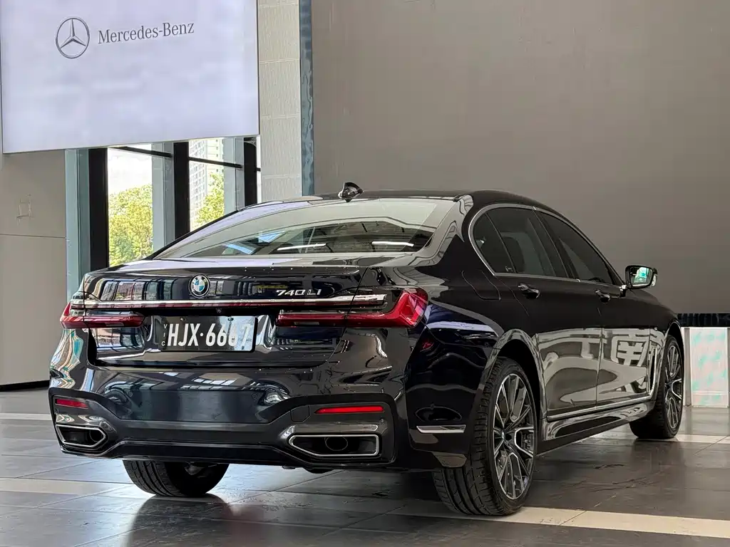 BMW 7 Series — миниатюра 5