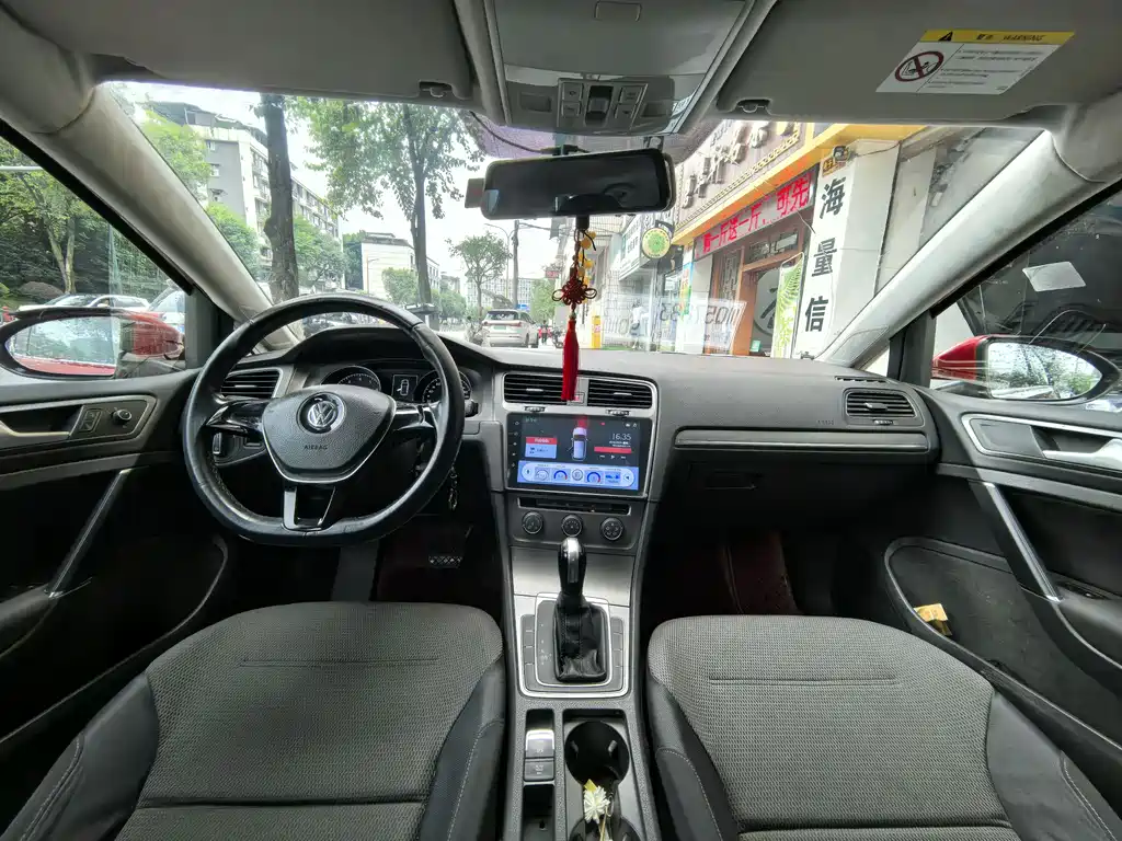 Volkswagen Golf 2015 1.6L AT Comfort