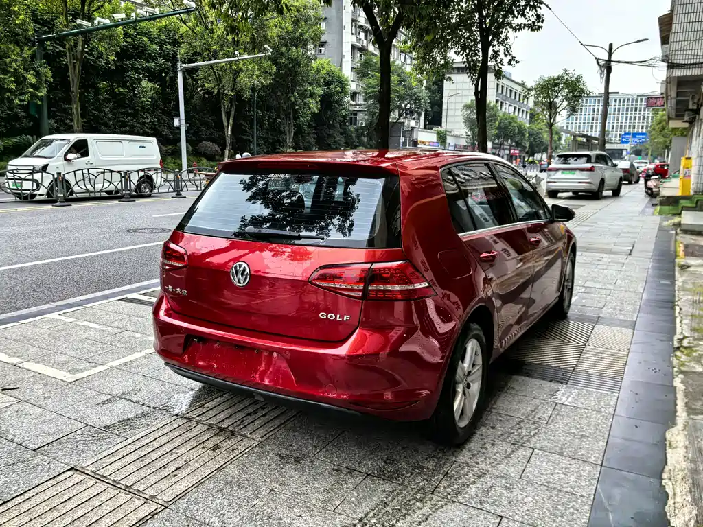 Volkswagen Golf 2015 1.6L AT Comfort