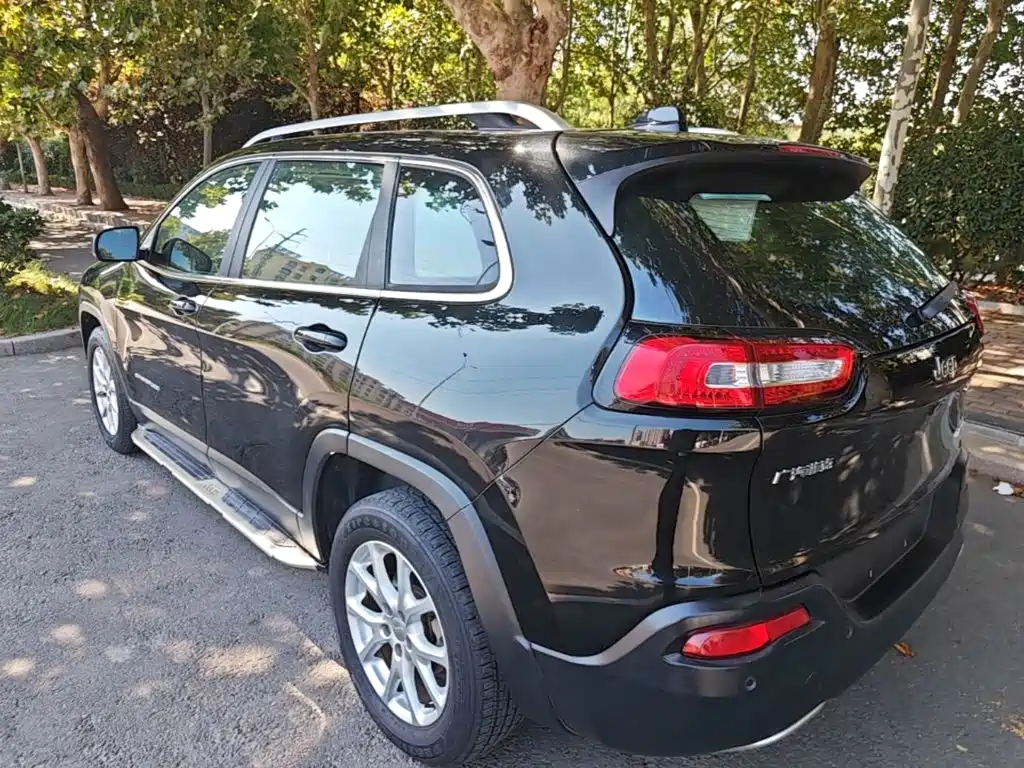 Jeep Cherokee — миниатюра 5