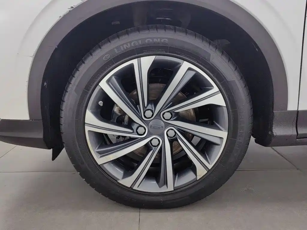 Geely Binyue — миниатюра 17