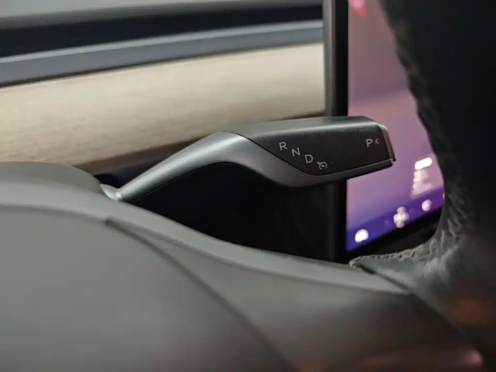 Tesla Model Y — миниатюра 14