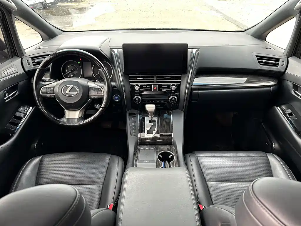 Lexus LM 2020 300h мест