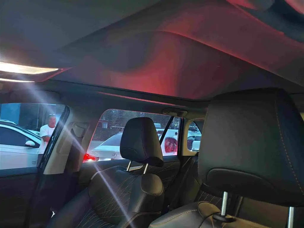 Toyota RAV4 — миниатюра 7