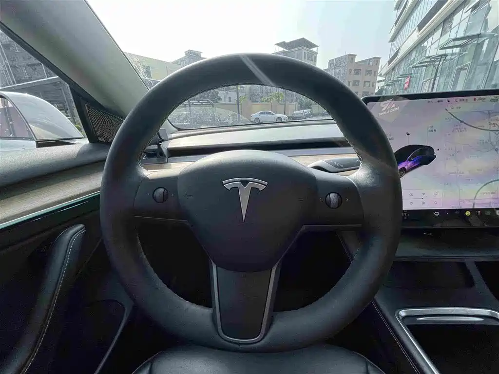 Tesla Model 3 — миниатюра 12