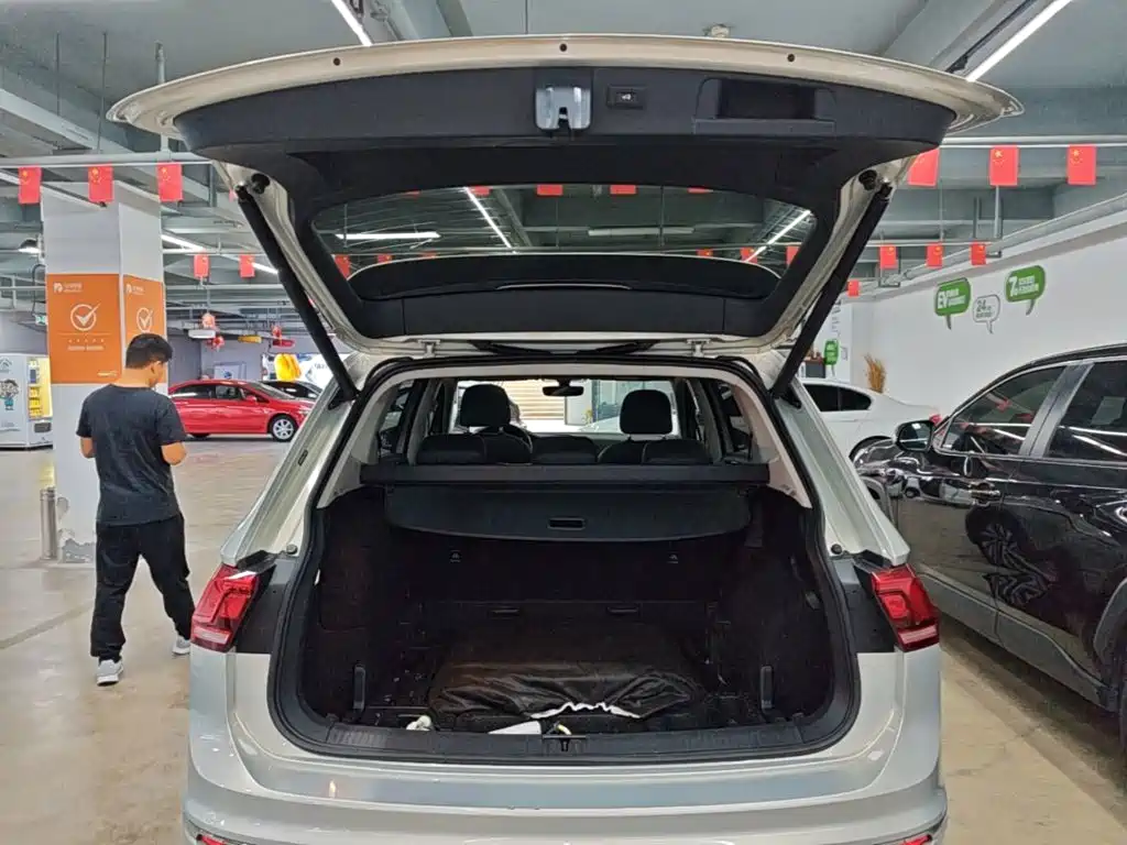 Volkswagen Tiguan L PHEV — миниатюра 19