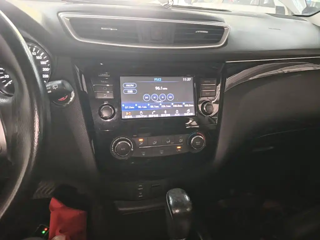 Nissan Qashqai — миниатюра 13