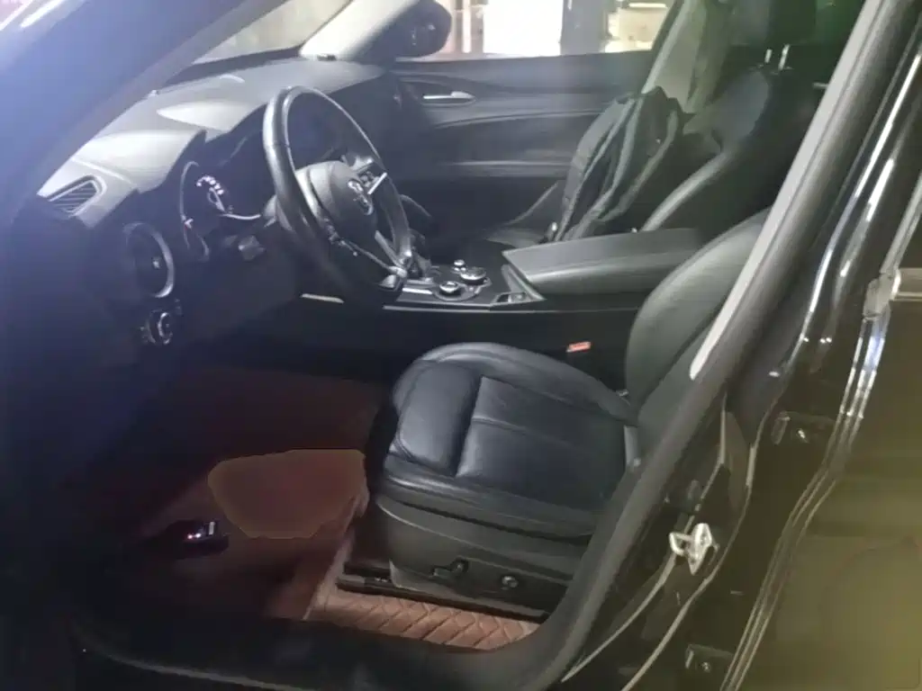 Alfa Romeo Stelvio — миниатюра 15