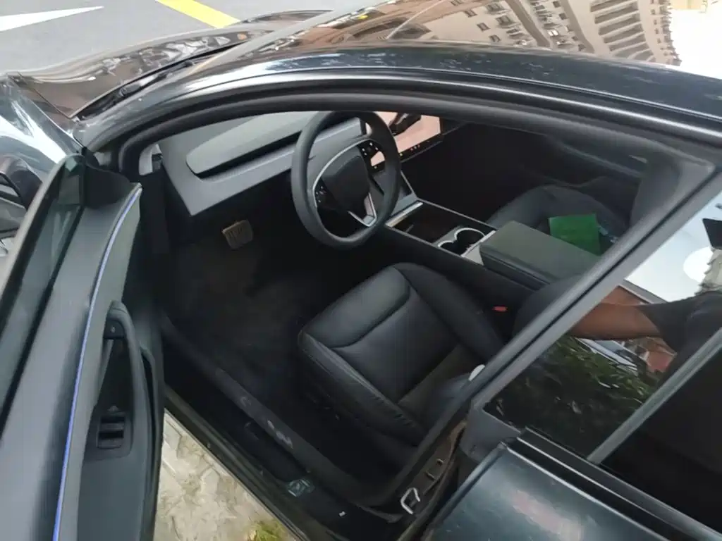 Tesla Model 3 — миниатюра 16