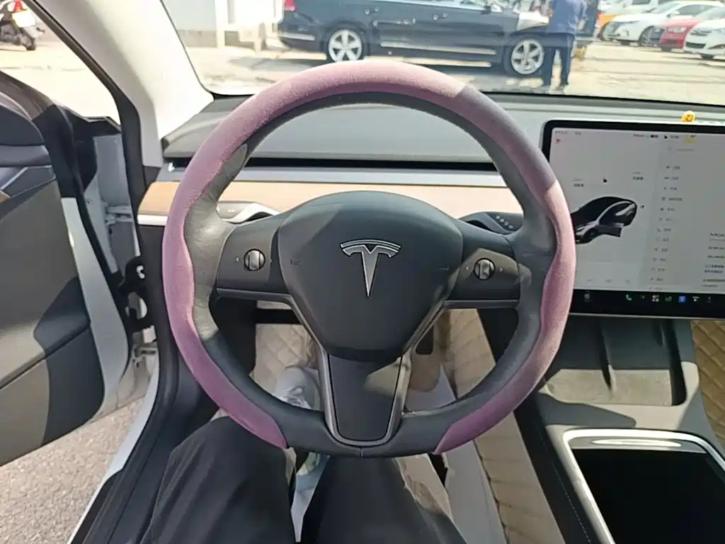 Tesla Model 3 — миниатюра 11