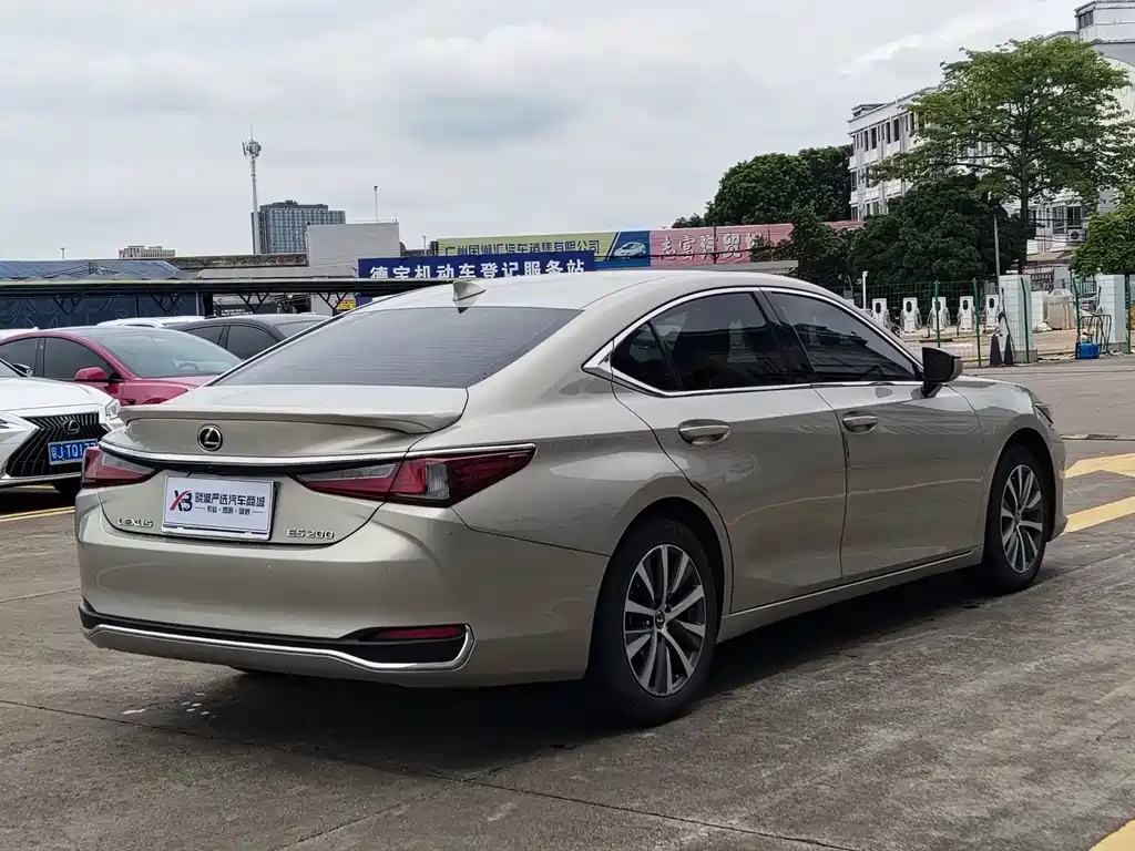 Lexus ES 2020 200