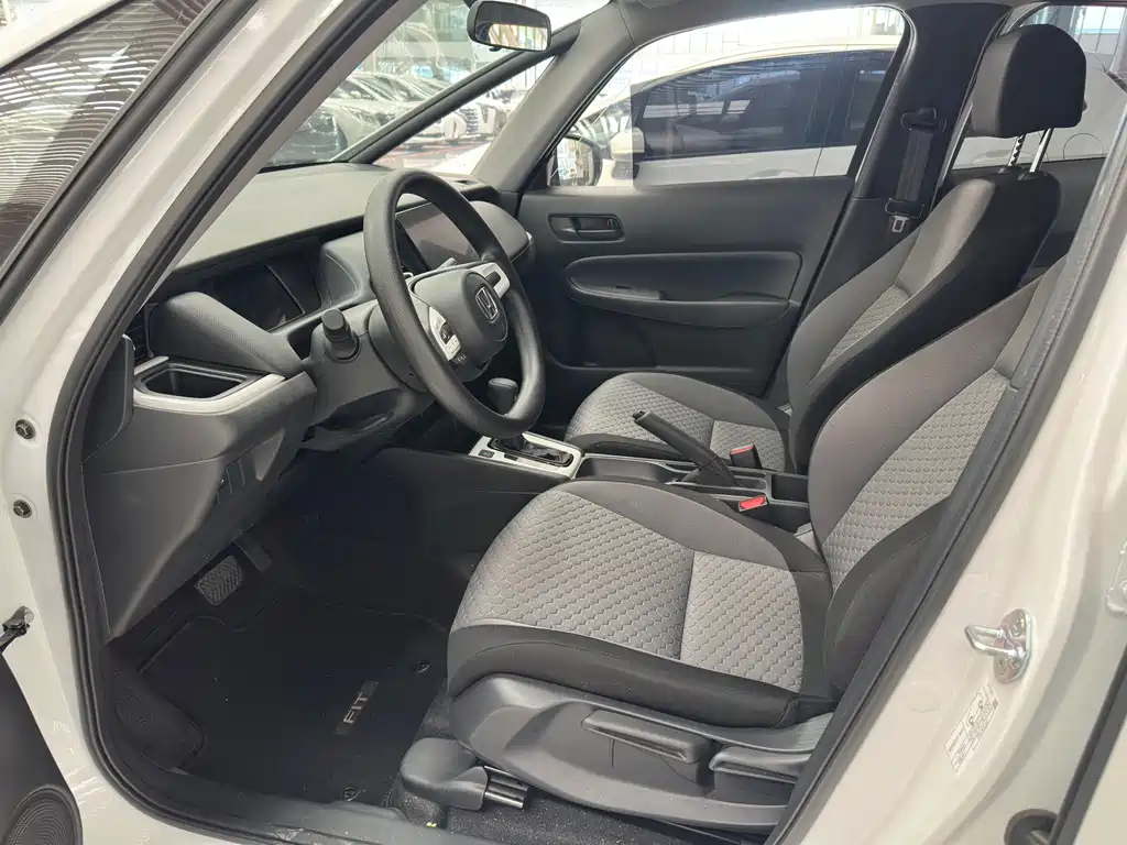 Honda Fit — миниатюра 8