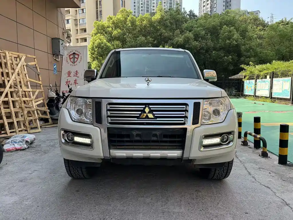 Mitsubishi Pajero (Import) — миниатюра 2