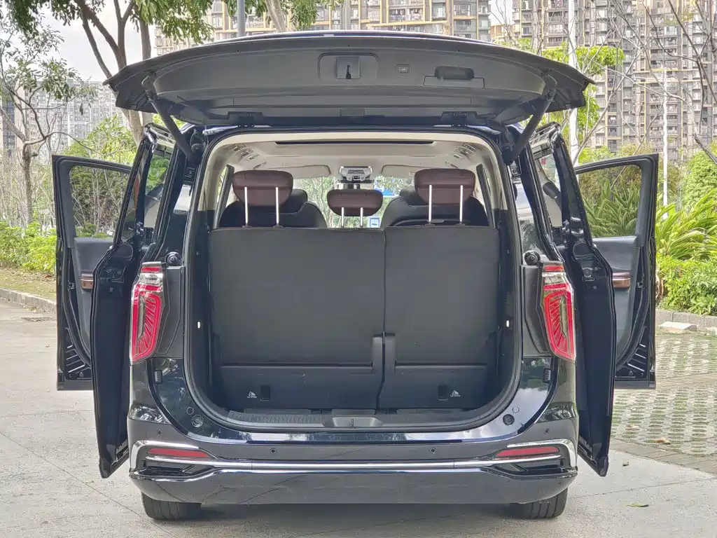 Hongqi HQ9 2023 2.0T