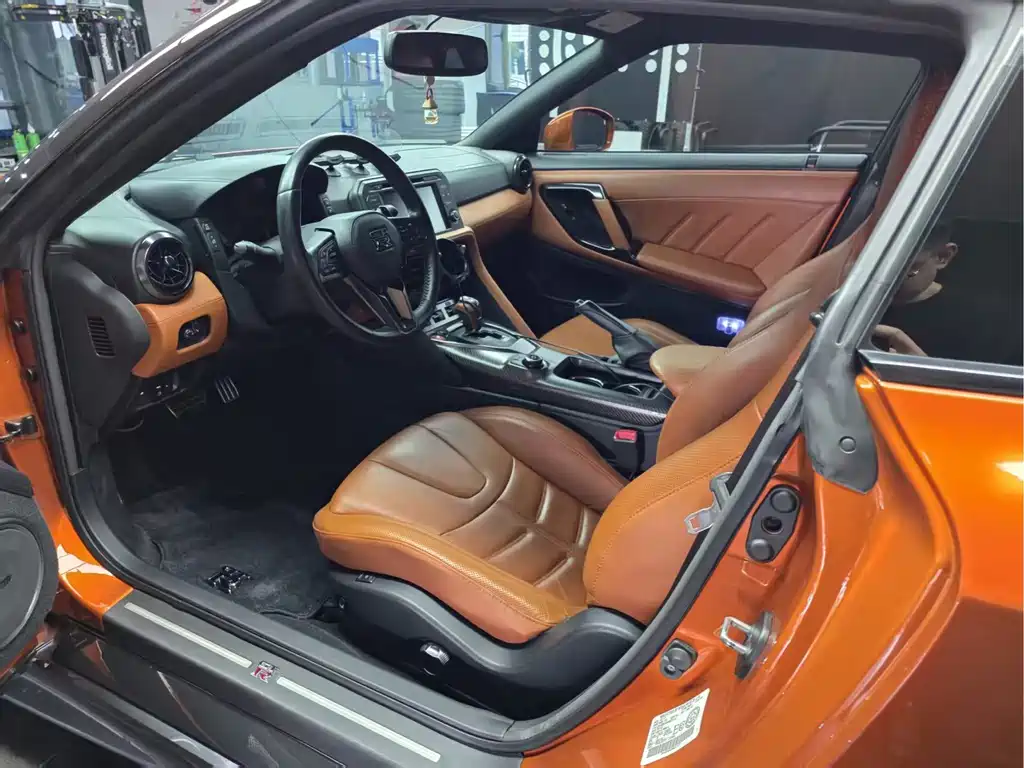 Nissan GT-R — миниатюра 2