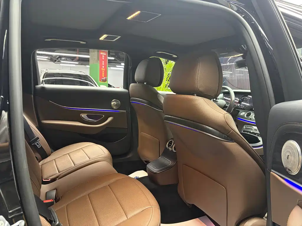 Mercedes-Benz E-Class — миниатюра 9