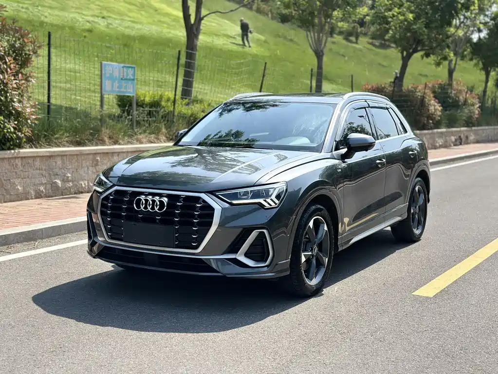 Купить Audi Q3