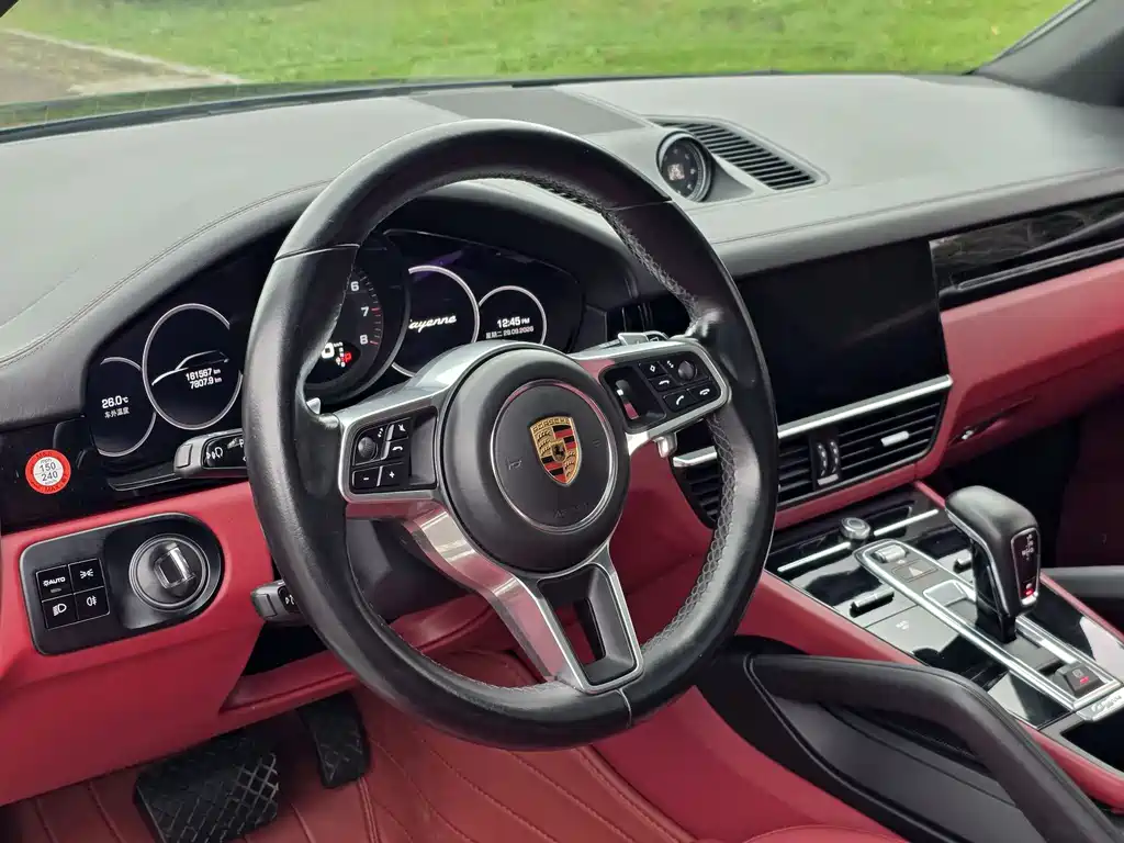 Porsche Cayenne — миниатюра 6
