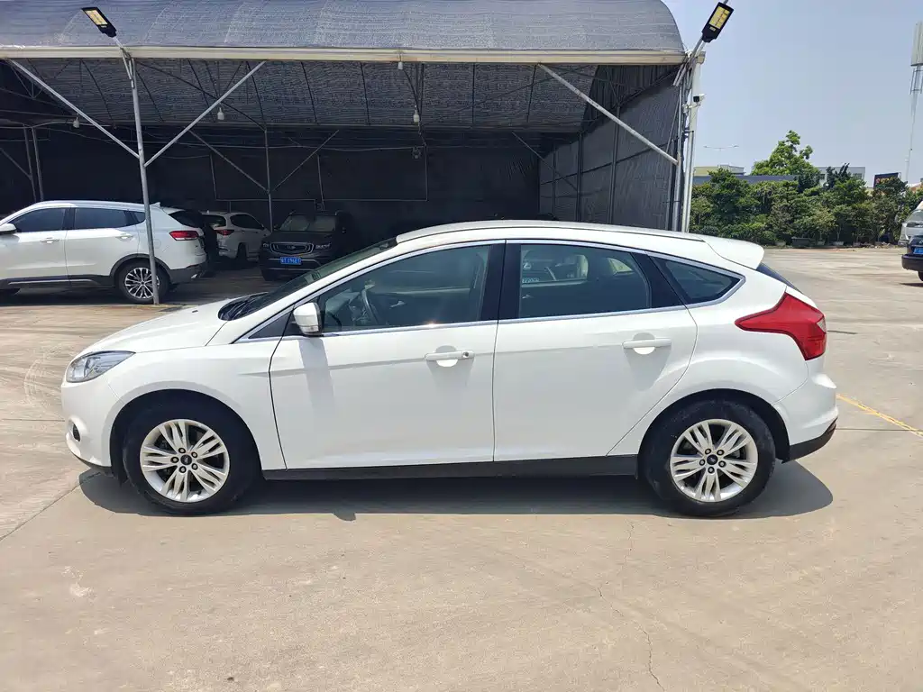 Ford Focus Hatchback 1.6L Auto Comfort Type, фото 4