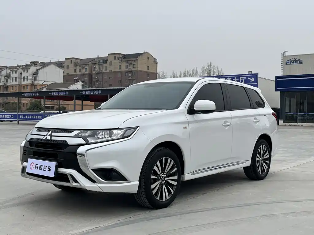 Mitsubishi Outlander 2023