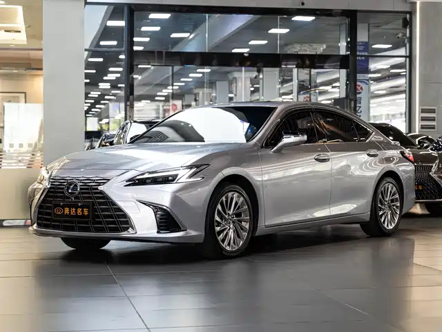 Lexus ES 2025 300h — фото 1